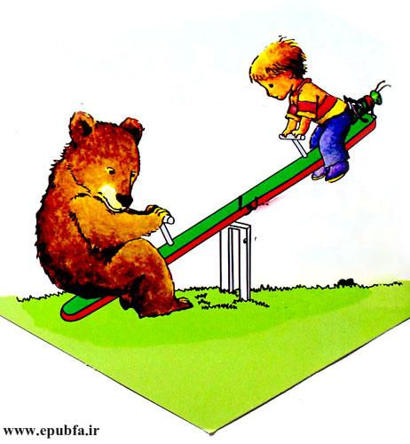 توماس بهطرف الاکلنگ میرود و سوار میشود. خرس کوچولو و جوجو هم سوار میشوند